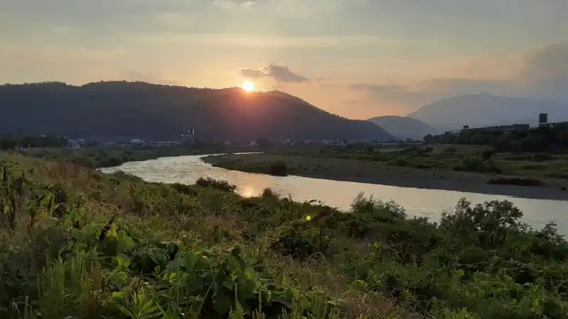 黄昏時の桂川